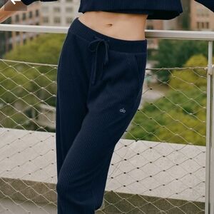 NWT Alo Yoga Navy Blue Muse Ribbed Sweatpant